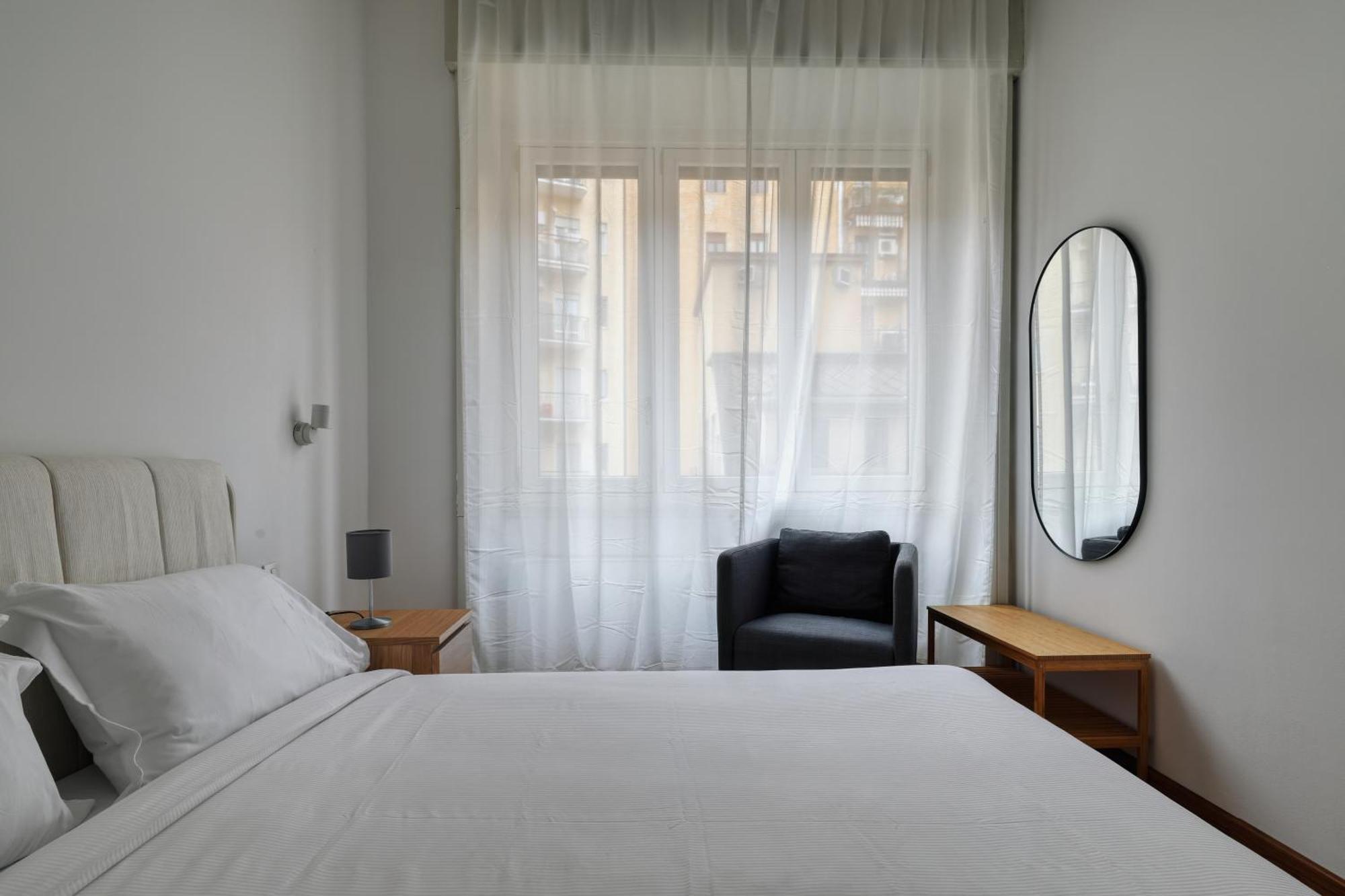 Joivy Chic 3-Bed Flat Near Colonne Di San Lorenzo 米兰 外观 照片